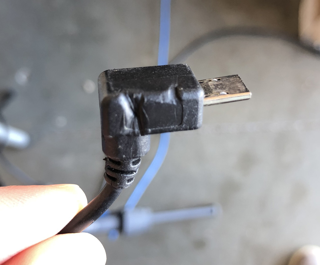 damaged-zoom-cable-connector.jpg