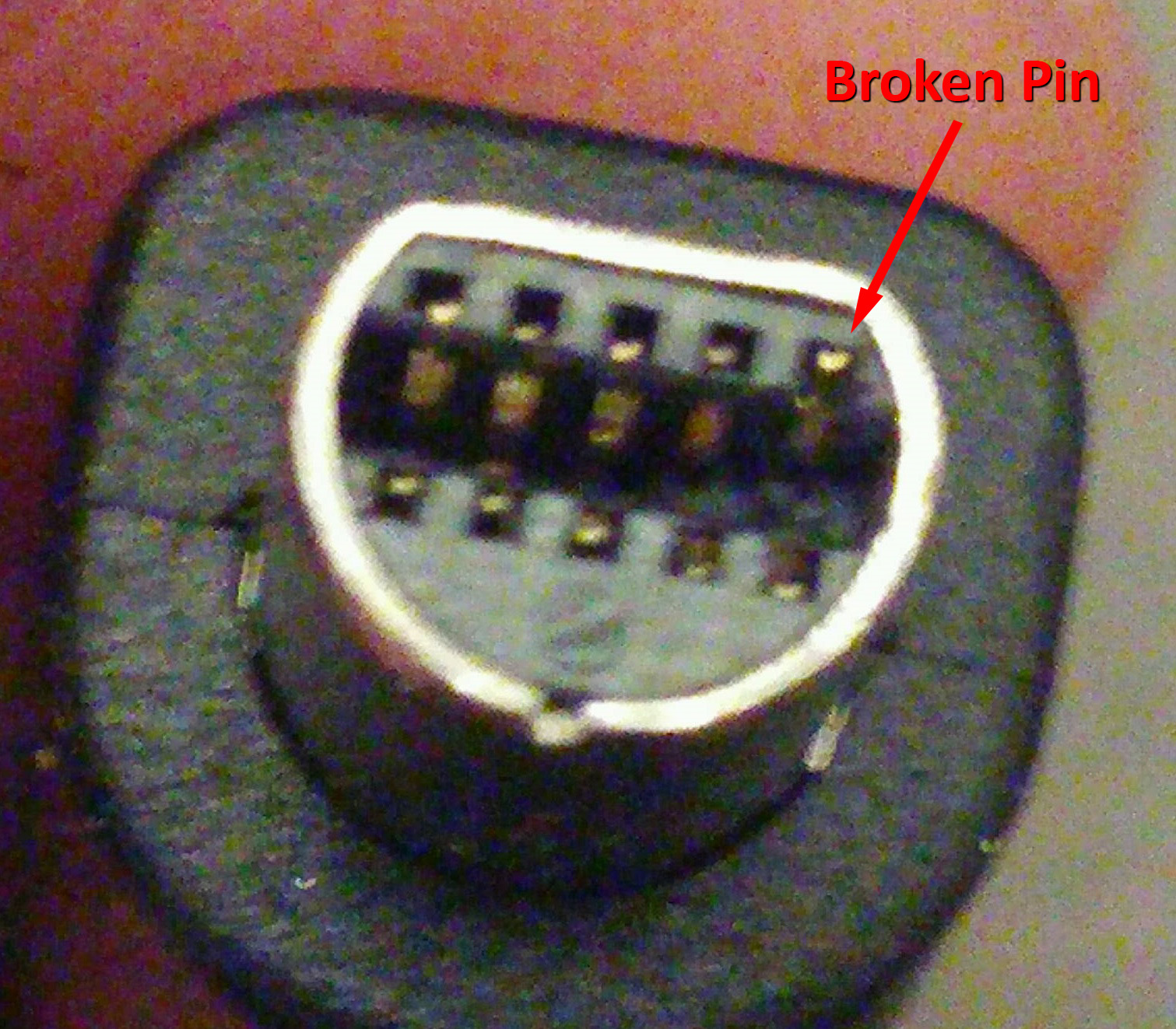 1-avr-adapter-broken-pin.jpg